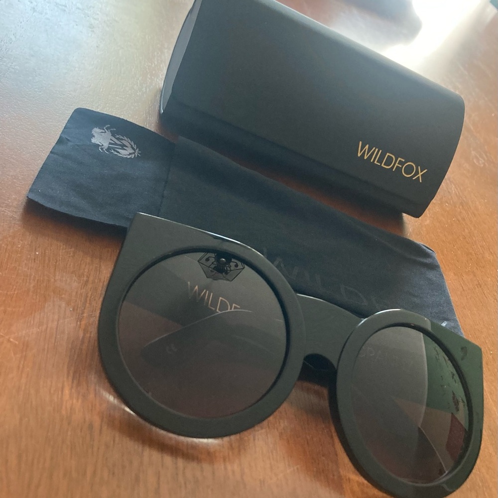 WILDFOX Woman’s Sunglasses.